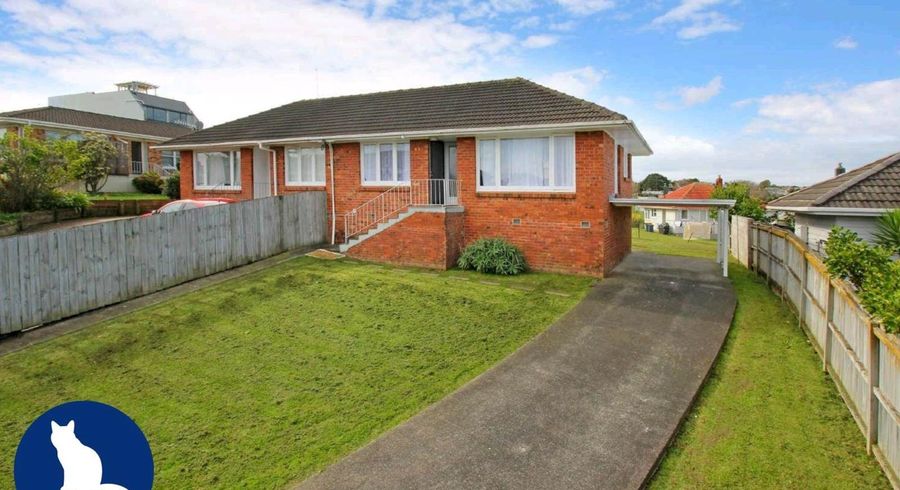 at 1/122 Lake Road, Belmont, Auckland