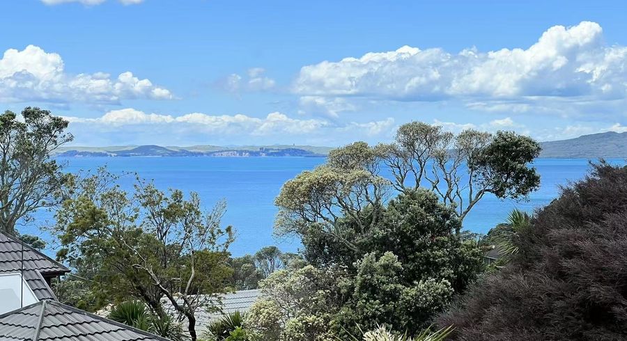  at 35 Montgomery Ave, Rothesay Bay, North Shore City, Auckland