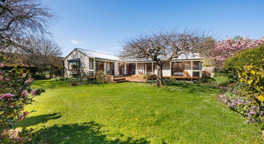  at 136 Newbury Line, Palmerston North
