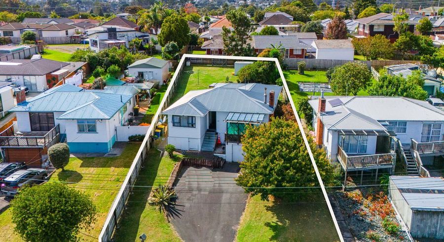  at 6 Springside Place, New Lynn, Waitakere City, Auckland