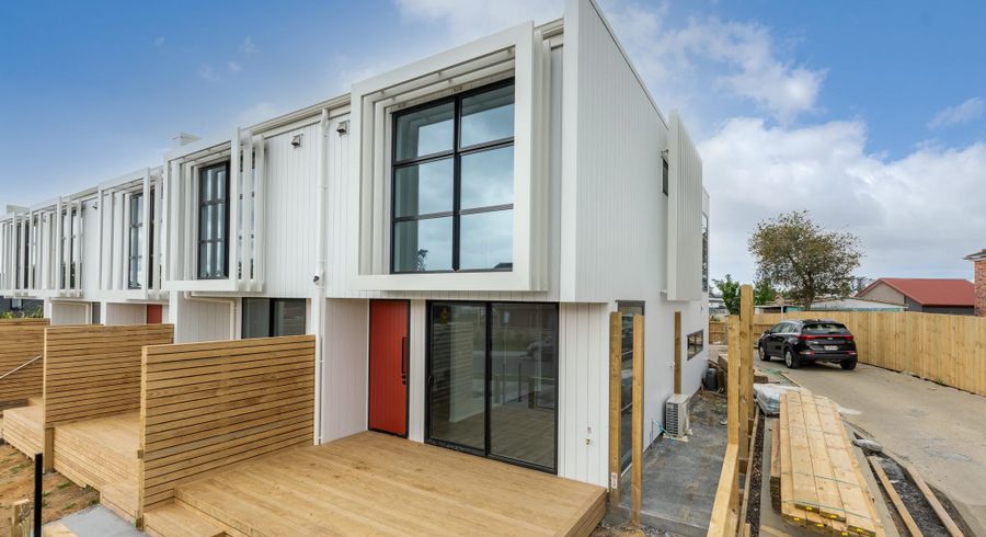  at 1/47 Freeland Avenue, Mount Roskill, Auckland