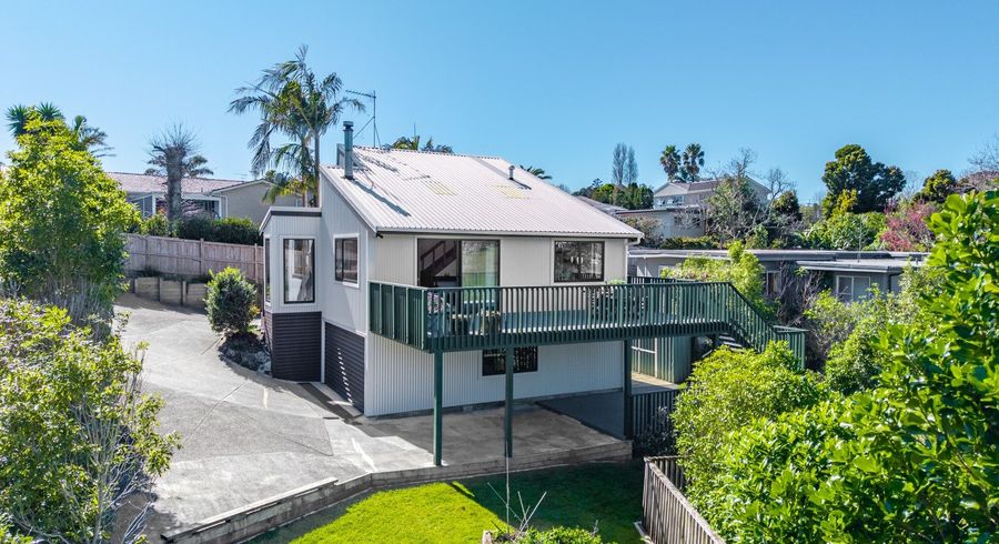  at 10 Oliver Twist Avenue, Mellons Bay, Manukau City, Auckland