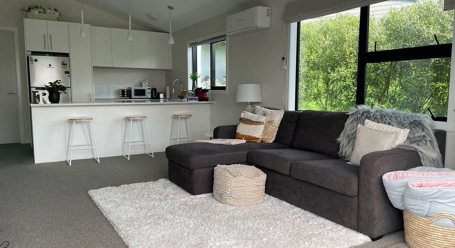  at 32A Meadowood Drive, Unsworth Heights, North Shore City, Auckland
