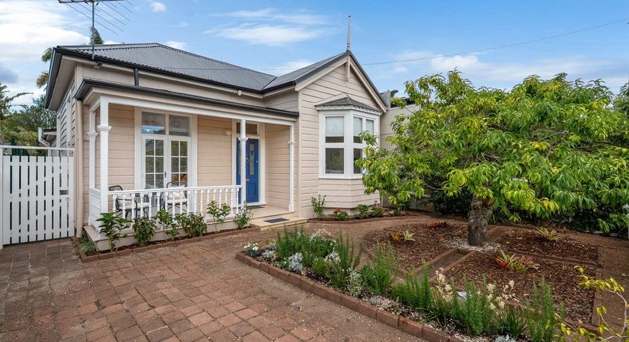  at 24 Anne Street, Devonport, Auckland