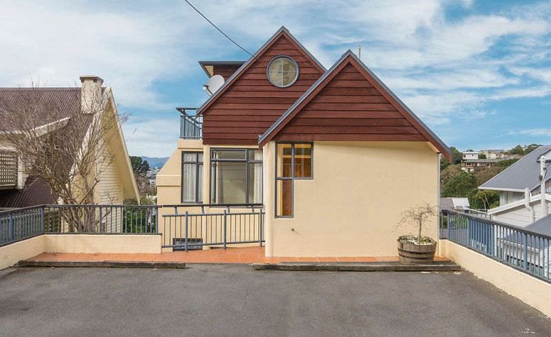  at 14B Barton Terrace, Thorndon, Wellington