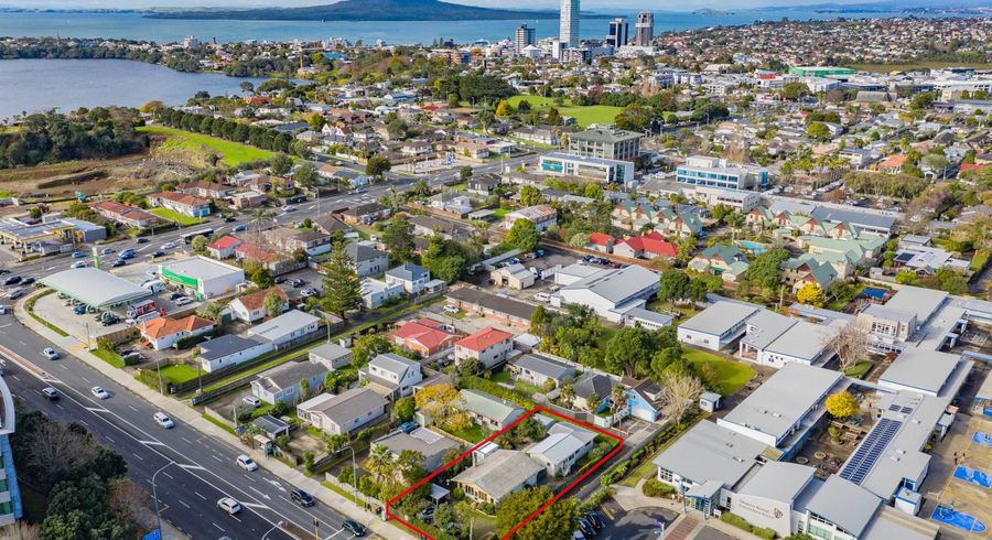  at 2/20 Northcote Road, Takapuna, Auckland