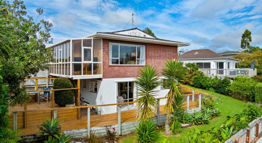 at 1/207 Glamorgan Drive, Torbay, Auckland