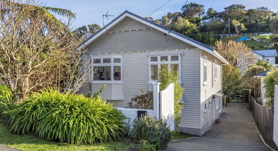  at 8 Friend Street, Karori, Wellington, Wellington