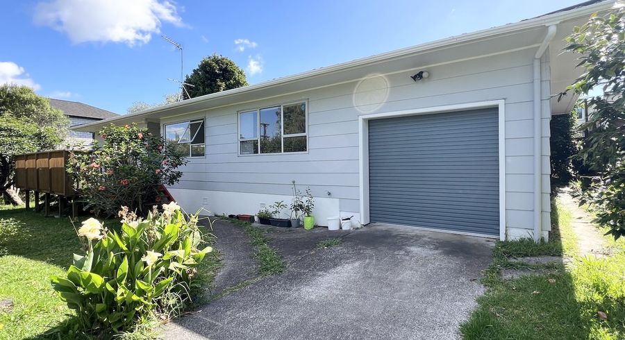  at 2/7 Becroft Drive, Forrest Hill, Auckland
