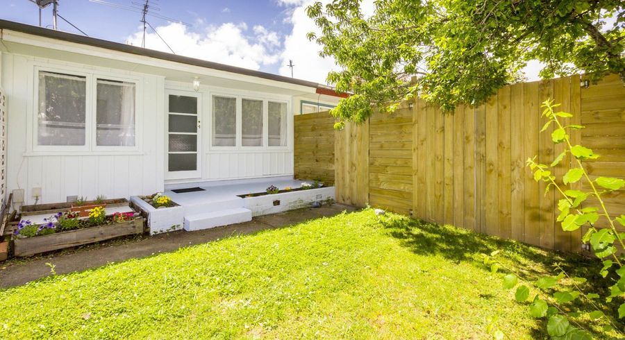  at 2/4 Granville Street, Silverstream, Upper Hutt, Wellington