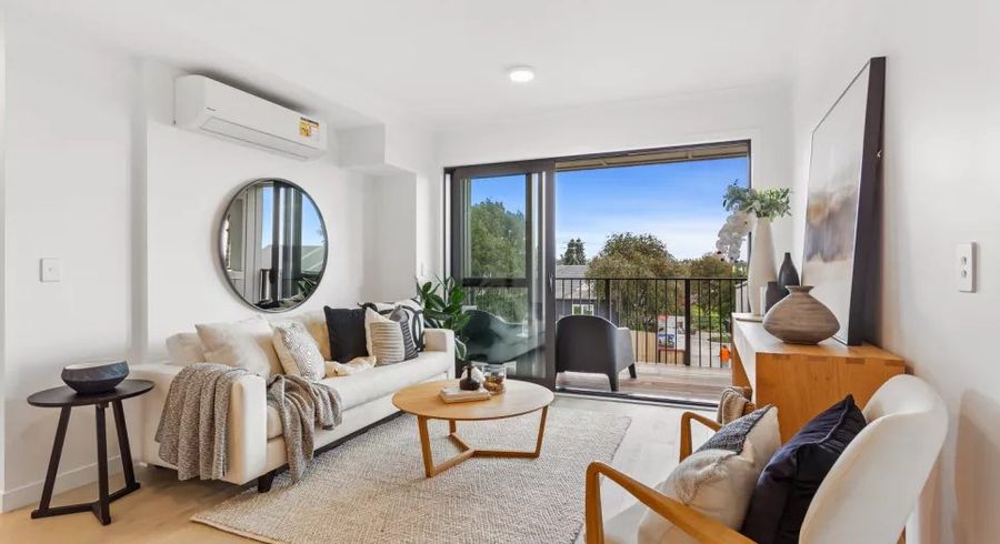 at 102/1A Derna Road, Panmure, Auckland