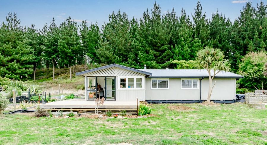  at 577 Waikawa Beach Road, Waikawa Beach, Levin