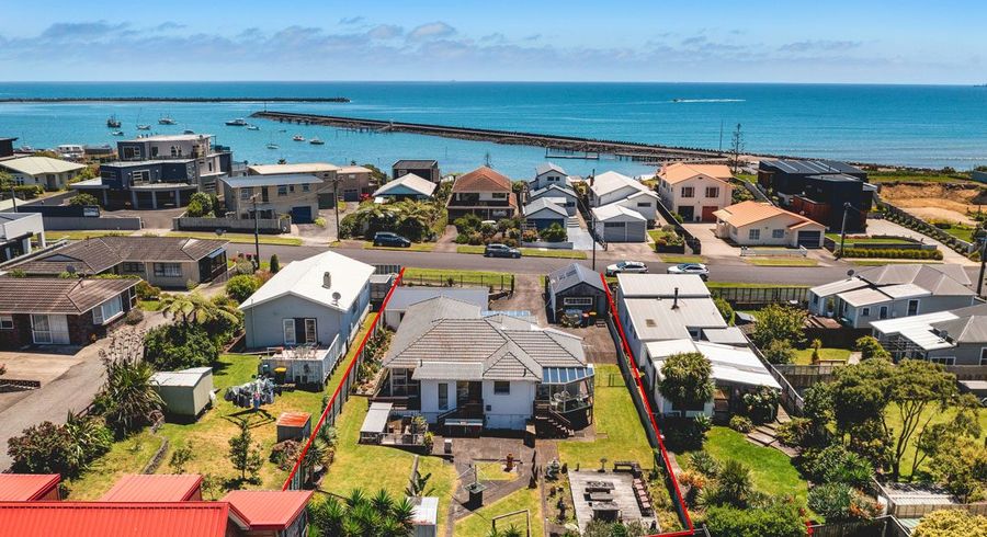  at 9 Roy Terrace, Moturoa, New Plymouth, Taranaki