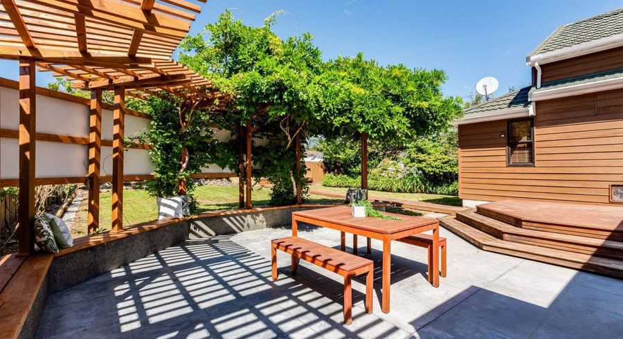  at 4 Oxford Crescent, Ebdentown, Upper Hutt, Wellington