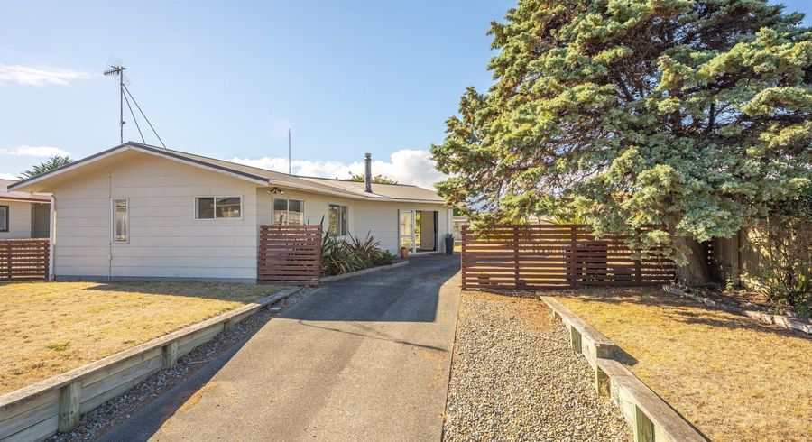  at 52 Sarah Street, Waikawa Beach, Horowhenua, Manawatu / Whanganui