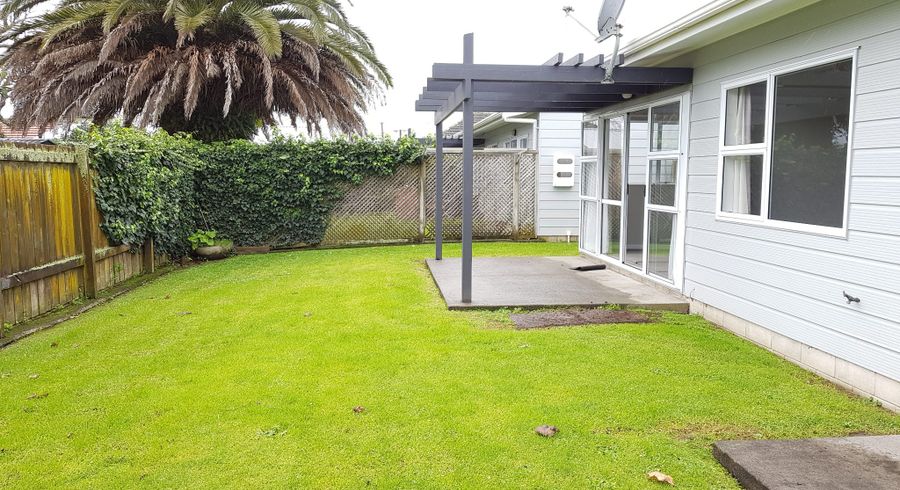  at 2/25 Oakley Ave, Waterview, Auckland City, Auckland