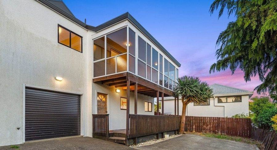  at 2/14 Wernham Place, Northcote, Auckland