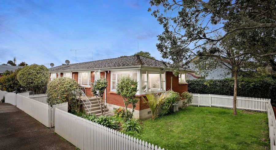  at 4/32 Atarangi Road, Greenlane, Auckland