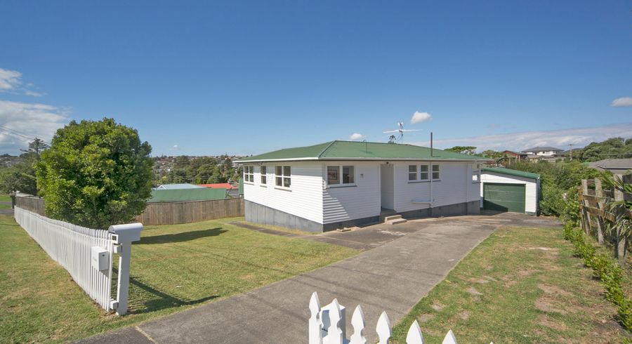  at 82 Boundary Road, Blockhouse Bay, Auckland