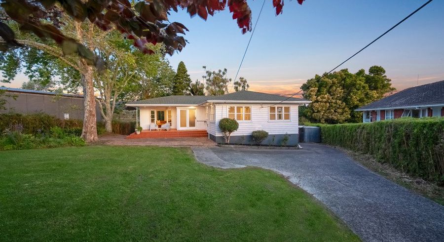  at 16 Eversleigh Road, Belmont, Auckland