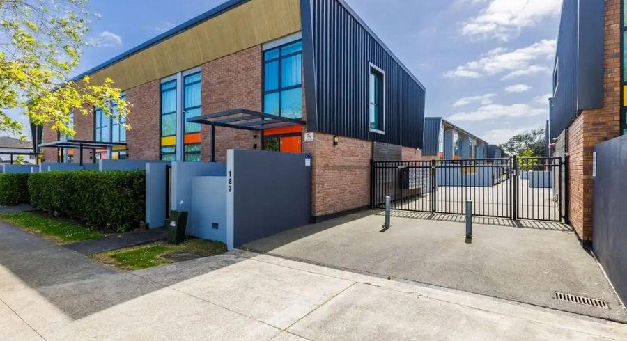  at 15/182 Flat Bush School Road, Flat Bush, Manukau City, Auckland
