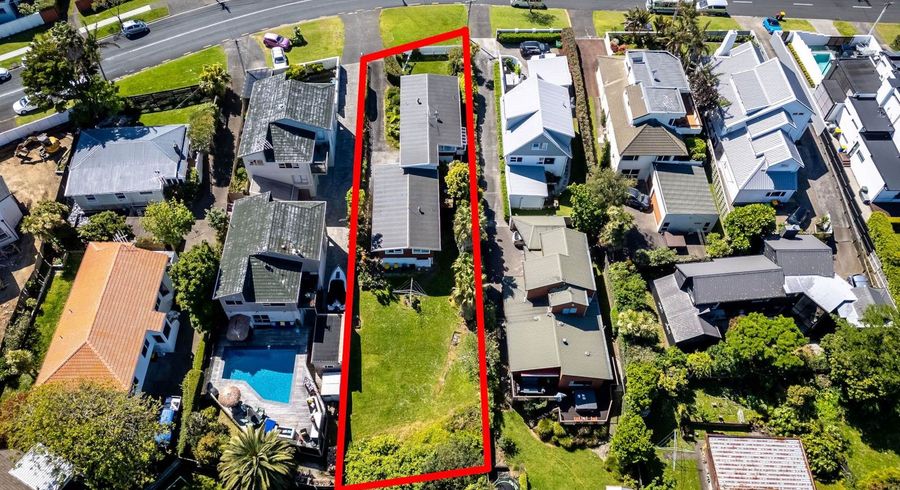  at 1&2/32 Kowhai Road, Campbells Bay, North Shore City, Auckland