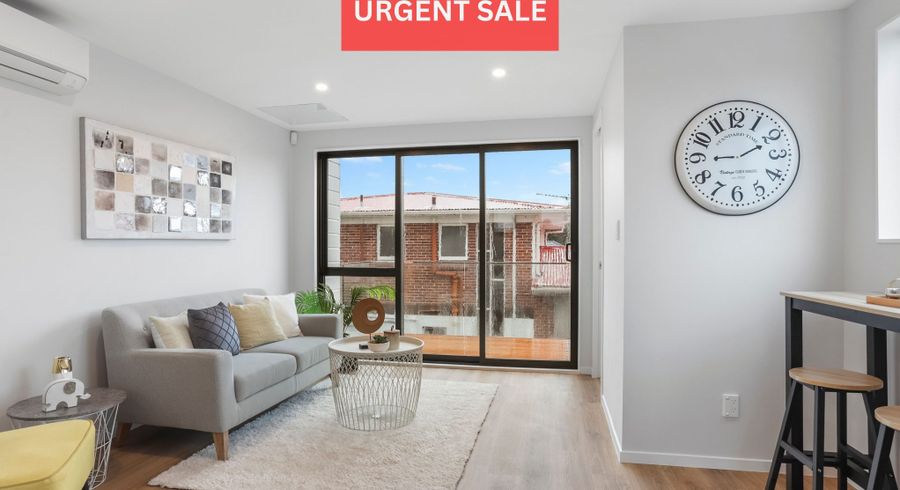  at 4/30 Woodford Avenue, Henderson, Waitakere City, Auckland