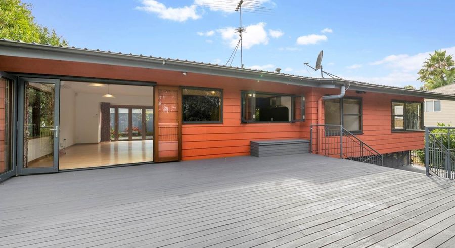  at 38 Valley View Road, Glenfield, Auckland