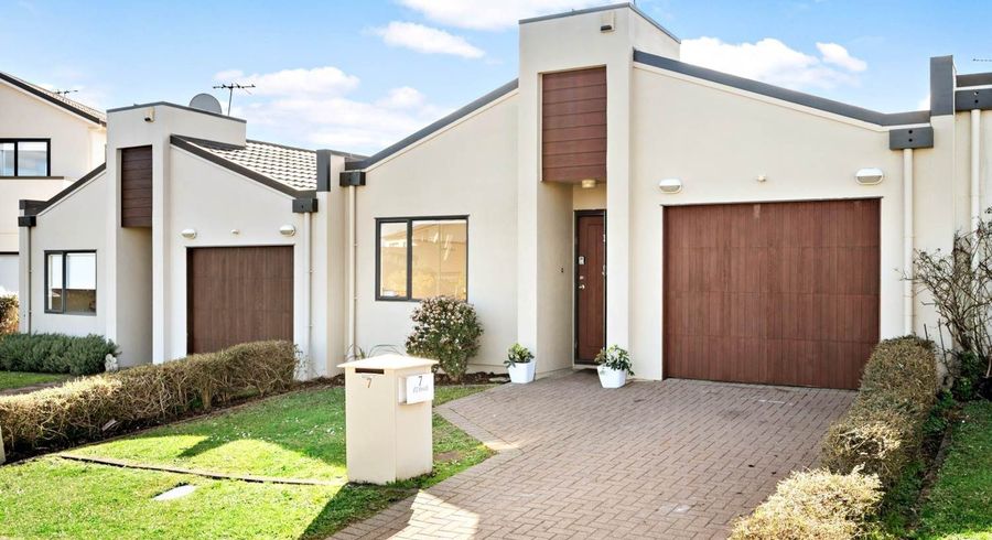  at 7 Bunker Rise, Golflands, Manukau City, Auckland