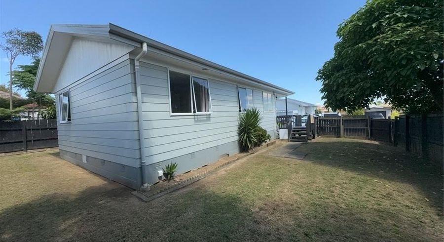  at 2/4 Silver Creek Road, Weymouth, Manukau City, Auckland