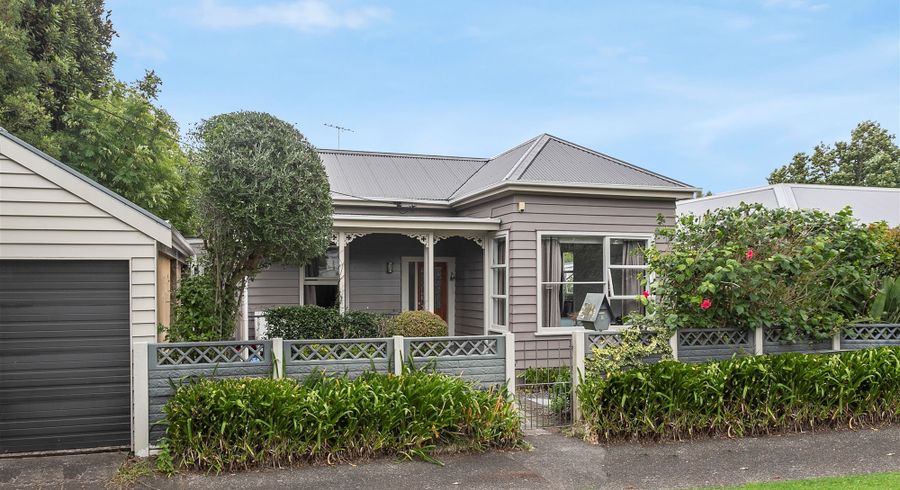  at 2 Leslie Avenue, Sandringham, Auckland