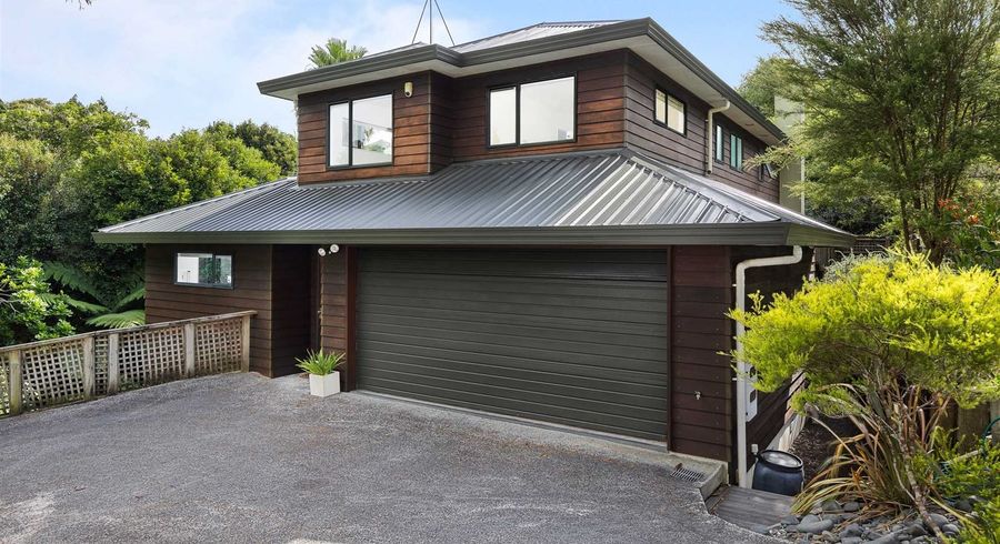  at 2/25 Howard Road, Northcote, Auckland