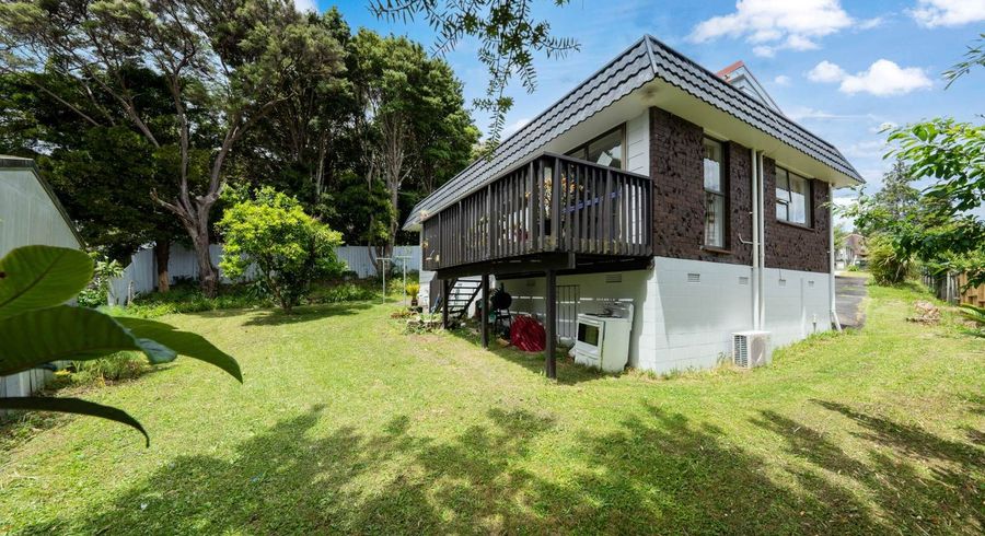  at 2/4 Tusac Place, Tōtara Vale, Auckland