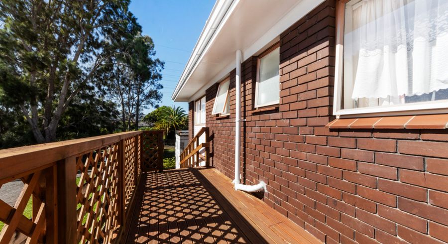  at 2/4 Landseer Place, Blockhouse Bay, Auckland City, Auckland