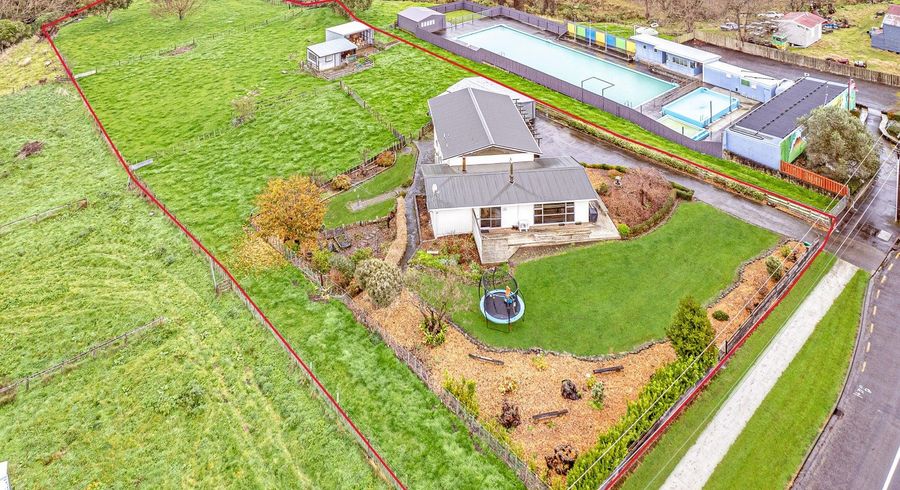 For sale 35 Weraroa Road Waverley - 9429808029209901974