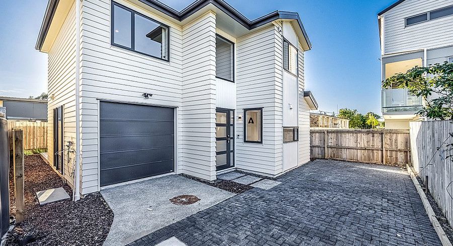  at 4C Ropata Avenue, Point England, Auckland