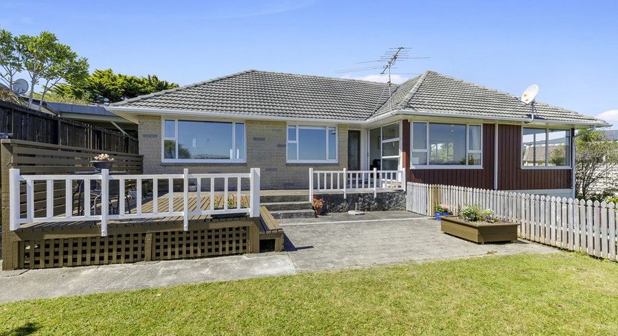  at 27 Bedford Grove, Kelson, Lower Hutt