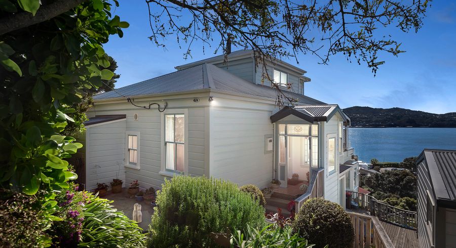  at 6 The Crescent, Roseneath, Wellington