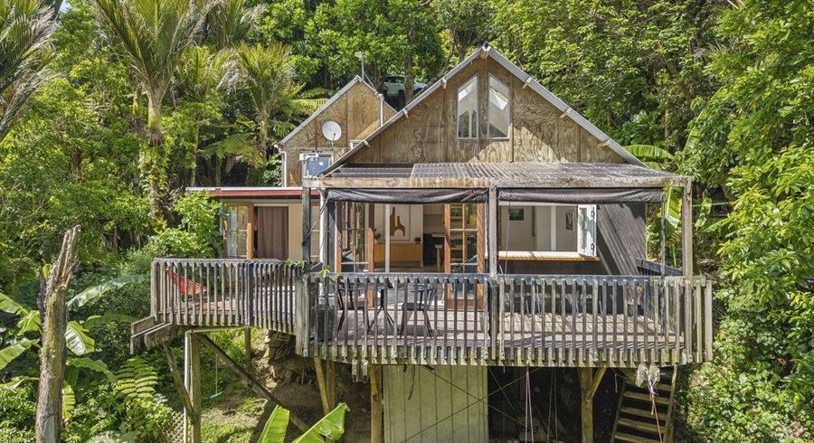  at 90 Laingholm Drive, Laingholm, Waitakere City, Auckland