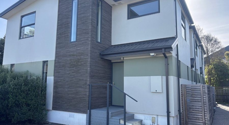  at 2/215 Peterborough Street, City Centre, Christchurch City, Canterbury