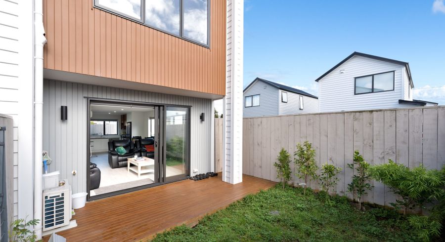  at 2/10 Alan Avenue, Henderson, Waitakere City, Auckland