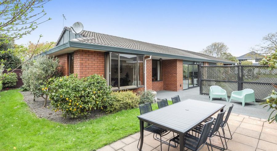  at 2/10 Broadfell Avenue, Avonhead, Christchurch City, Canterbury