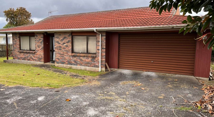 at 2/14 Sturges Road, Henderson, Auckland