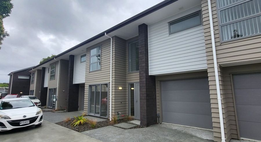  at 100B Point England Road, Point England, Auckland