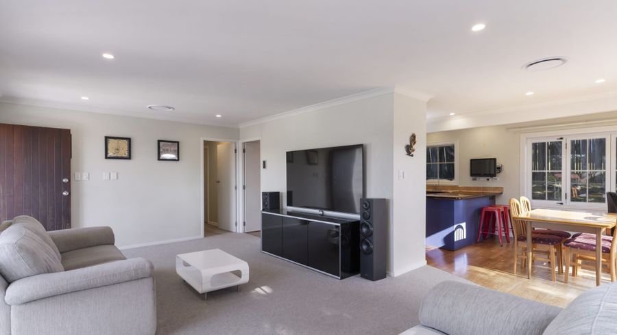  at 5 West Glade Crescent, Birkenhead, Auckland