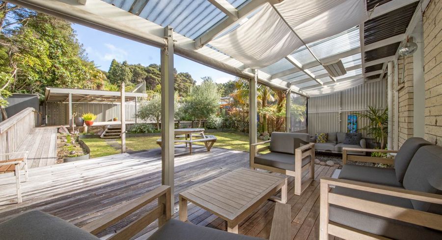  at 2/52 Staincross Street, Green Bay, Auckland