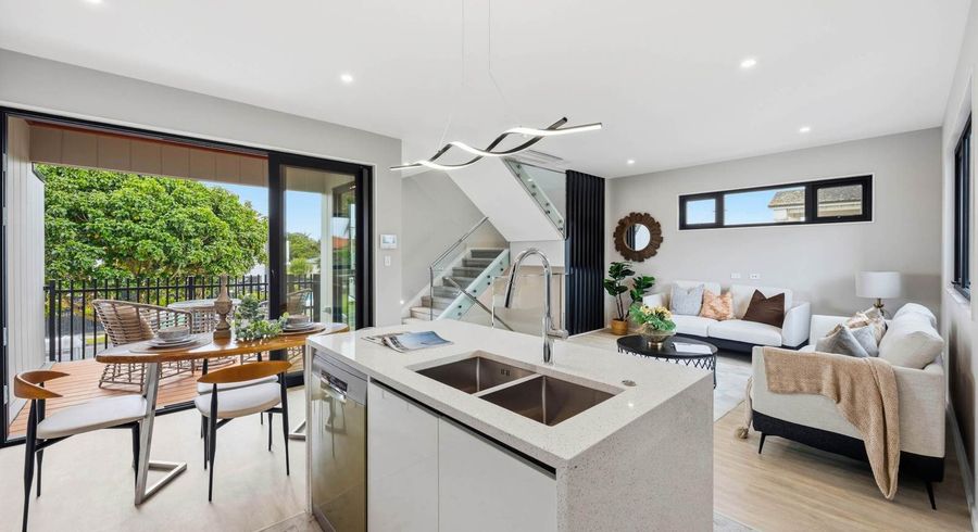  at 6 Beach Road, Te Atatu Peninsula, Waitakere City, Auckland