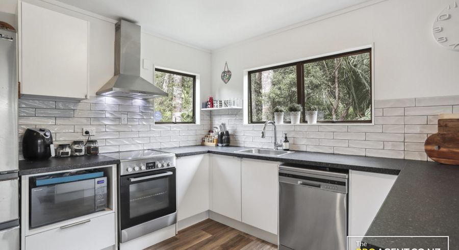  at 15 Fawcett Road, Laingholm, Waitakere City, Auckland