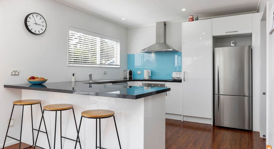  at 2/21 Union Road, Howick, Auckland