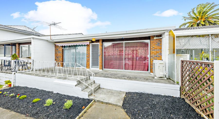  at 2/87 Station Road, Papatoetoe, Auckland